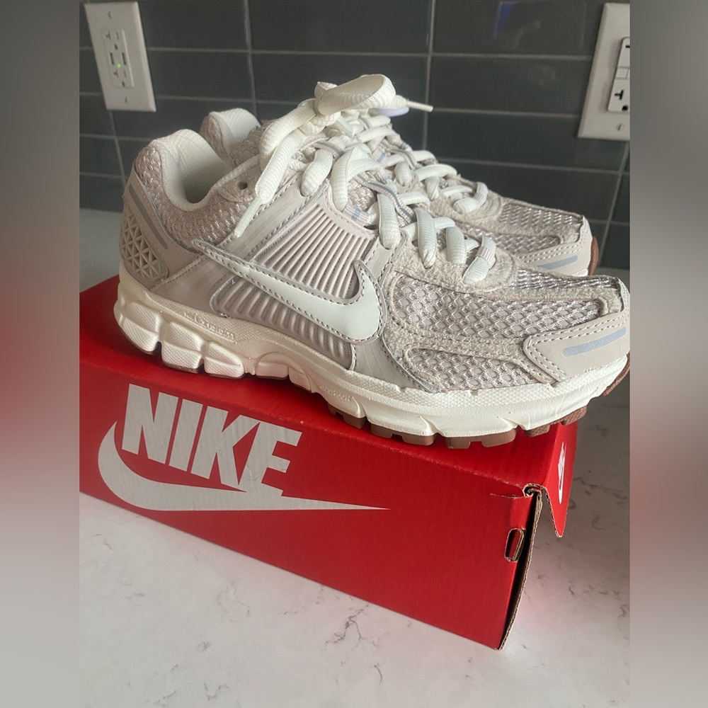 🤎 Nike Vomero Light Orewood Brown / Sail Size 7 Womens